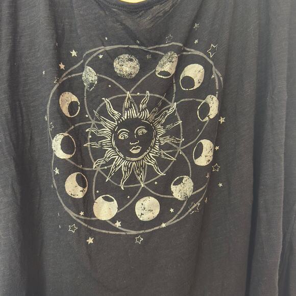 Torrid Black Moon & Sun Slub Jersey Cutout Off Shoulder Tee Size 3 Celestial - Picture 6 of 10